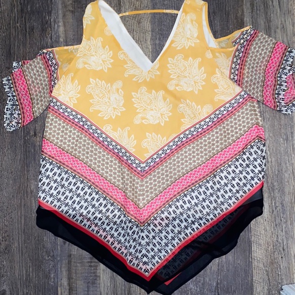 DR2 Tops - Paisley Cold Shoulder Top